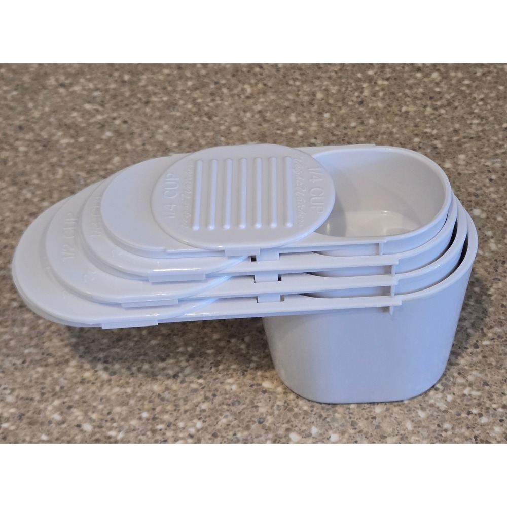 Weight Watchers 4pc Nesting Leveling Measuring Cup Set 1 - 1/2  - 1/3 - 1/4 Cup